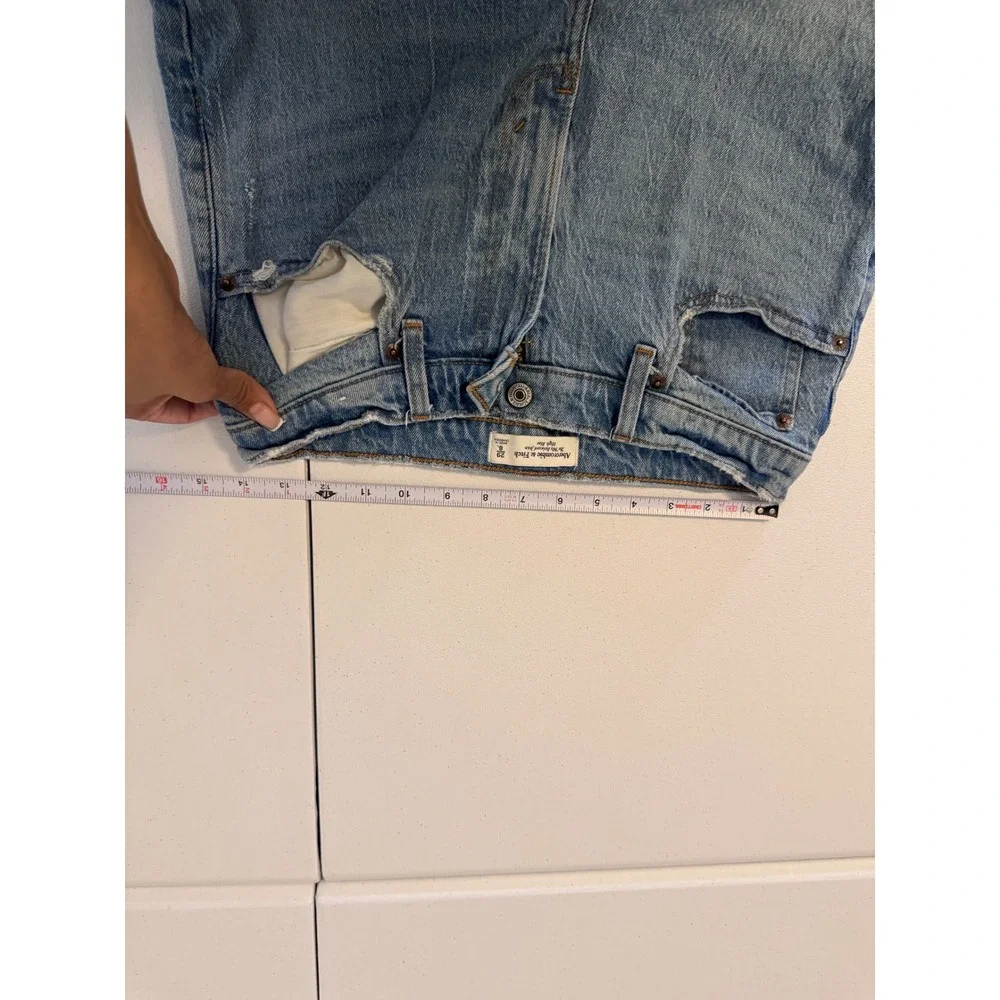 Abercrombie & Fitch The 90s Relaxed Jean High Rise Light Wash Blue Denim 29 k3 - Picture 3 of 6